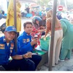 Jaga Stamina Tetap Fit, Petugas Damkar Rimbo Bujang Konsumsi Jamu Gendong Tradisional